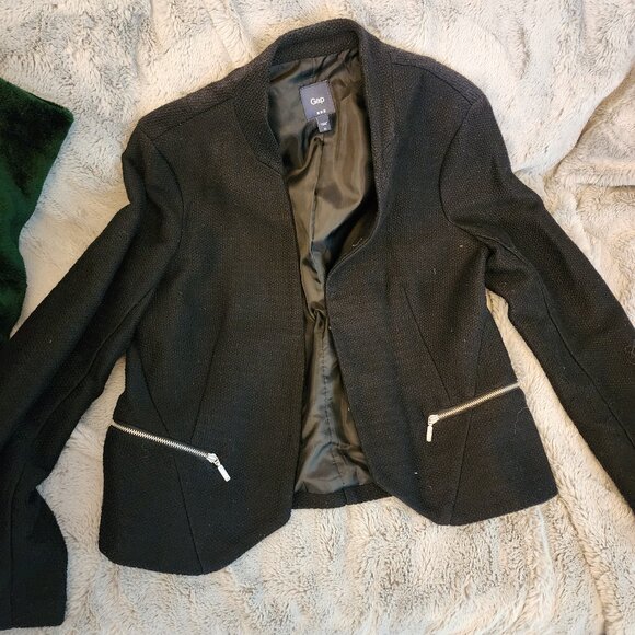 Cropped Black moto style blazer Wool/Poly blend, Slash Zip Pockets, Gap Size 10 - Picture 1 of 7